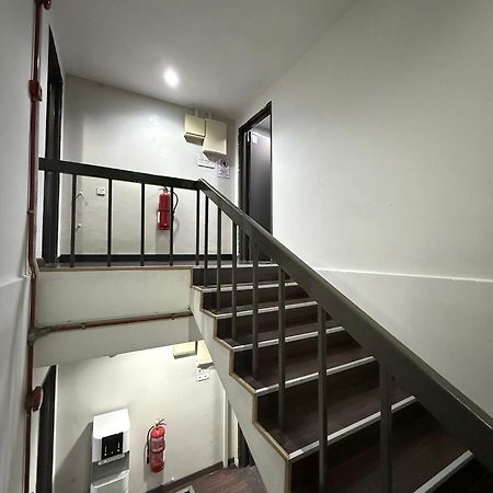 Готель 1St Living Subang Субанґ-Джая Екстер'єр фото