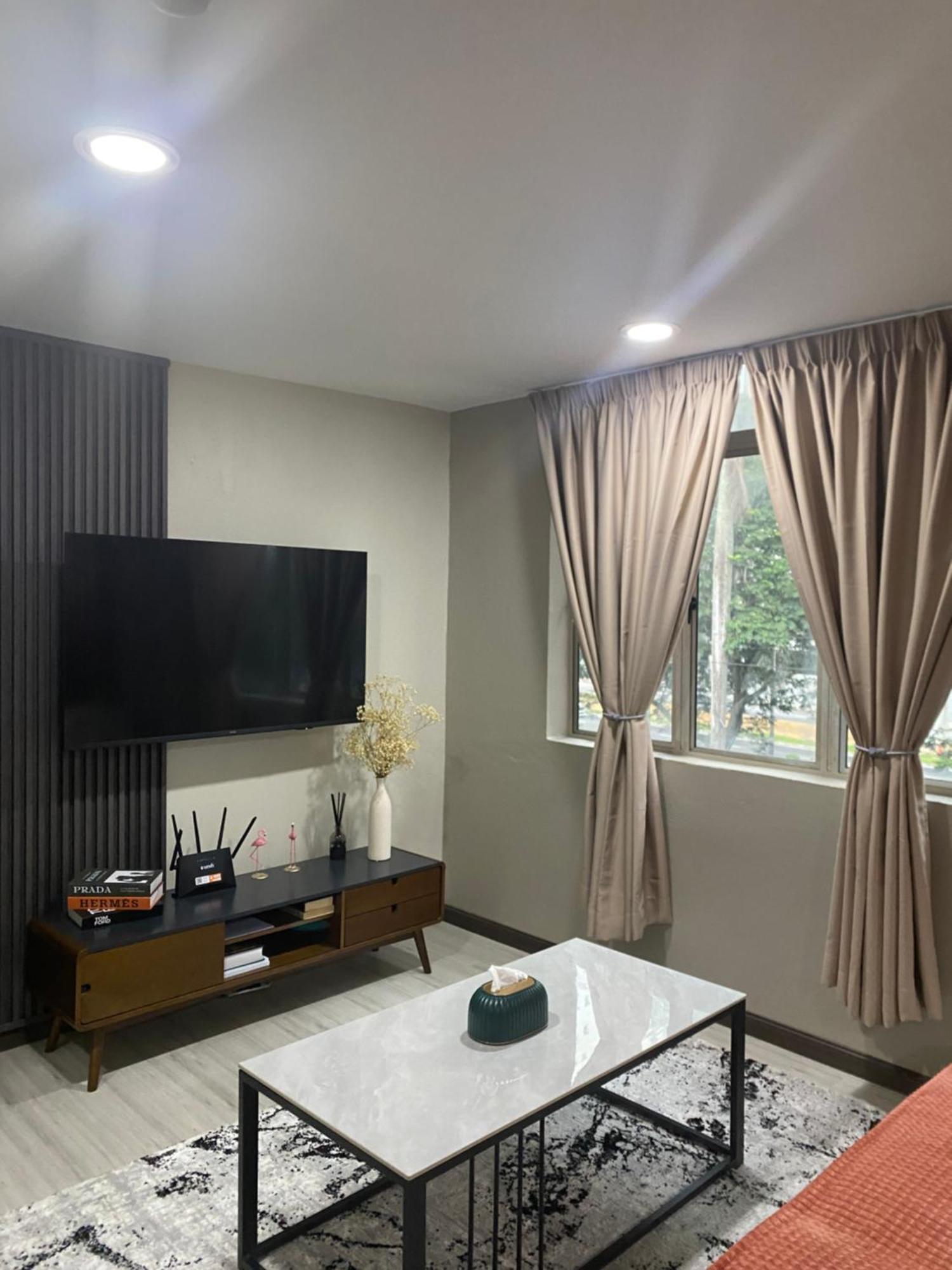 Готель 1St Living Subang Субанґ-Джая Екстер'єр фото