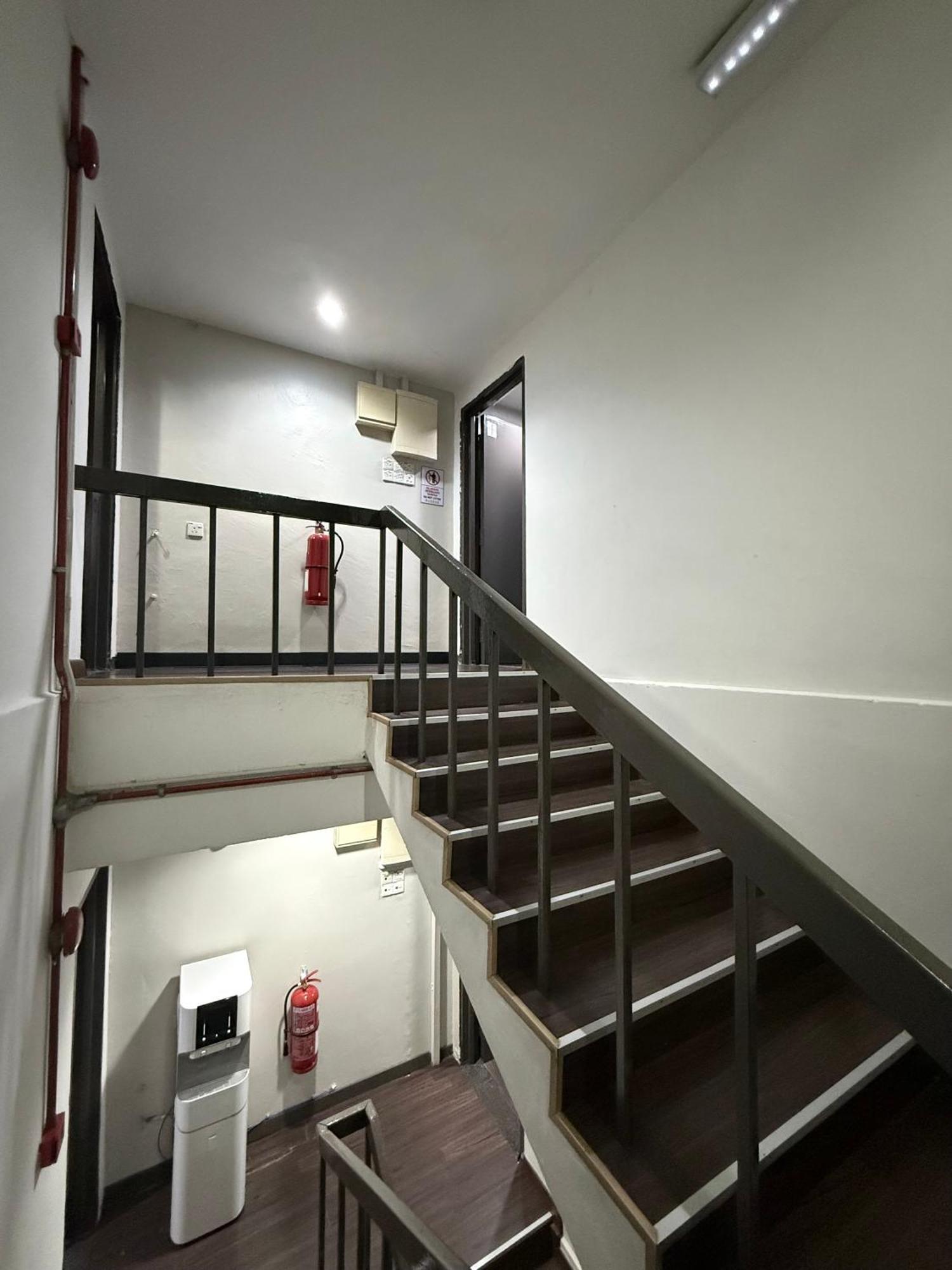 Готель 1St Living Subang Субанґ-Джая Екстер'єр фото